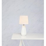Lampa stołowa ceramiczna z abażurem Nicci 19 Biała marki Markslojd