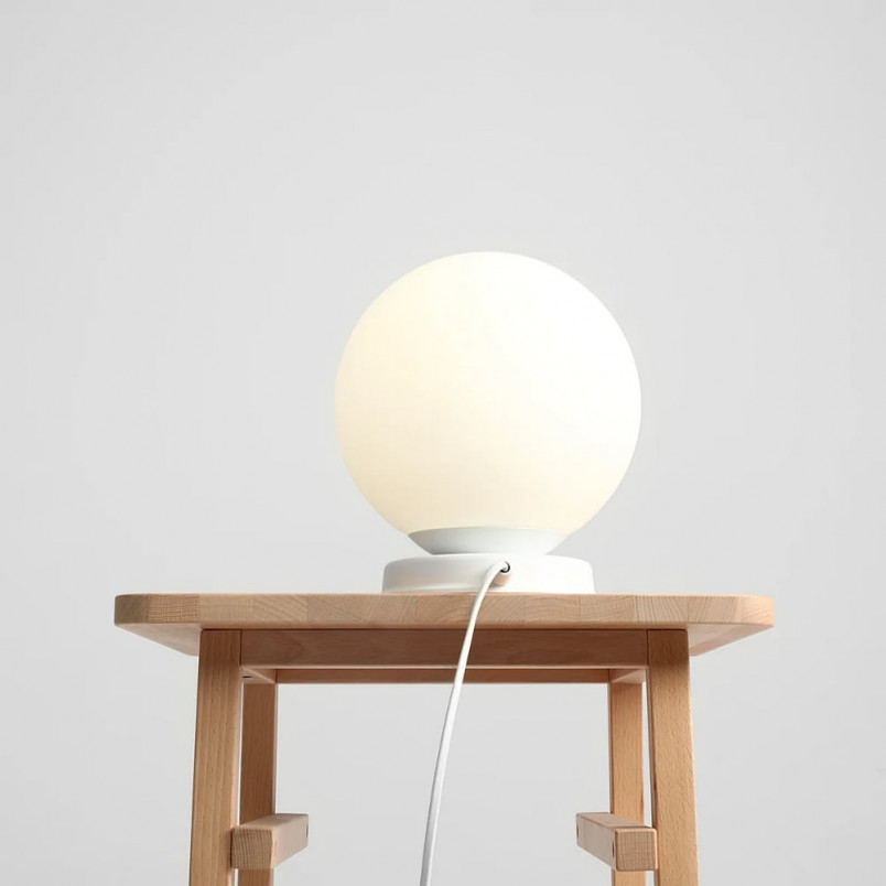 Lampa stołowa szklana kula Ball White 20 biała marki Aldex