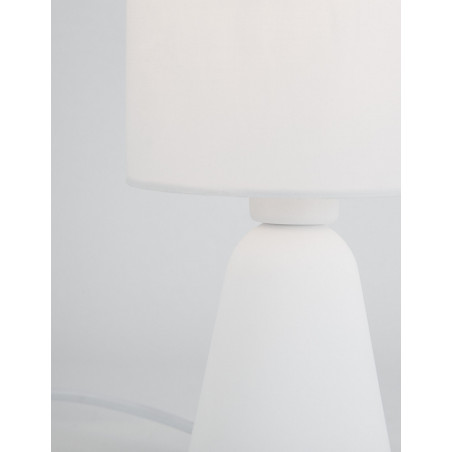 Stylowa, biała lampka nocna z betonową podstawą Noon