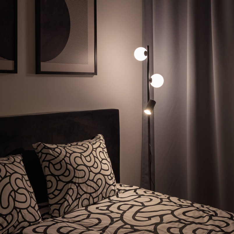Lampa podłogowa 2 szklane kule z reflektorkiem Vox 152cm biało-czarna TK Lighting