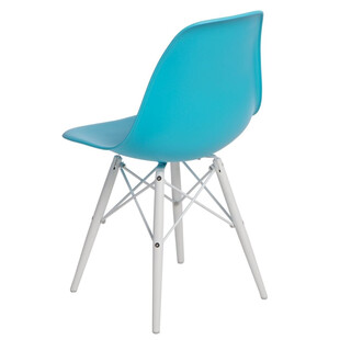 Krzesło z tworzywa P016W PP jasny niebieski/biały marki D2.Design