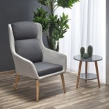 Fotel tapicerowany na drewnianych nogach PURIO jasny popiel/ciemny popiel marki Halmar