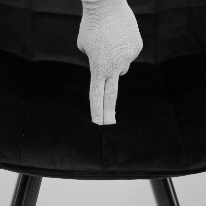Krzesło welurowe pikowane K332 czarne marki Halmar