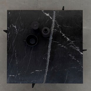 Designerski Stolik kwadratowy marmurowy Object019 77 czarny marki NG Design do salonu