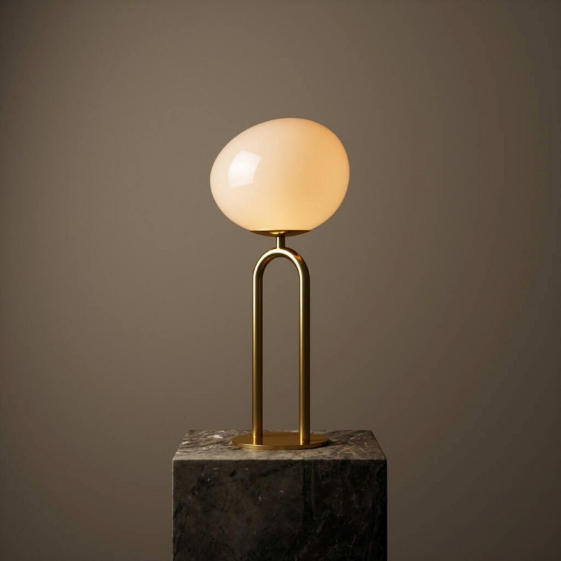 Lampa stołowa szklana glamour Shapes mosiężny/opal marki DFTP